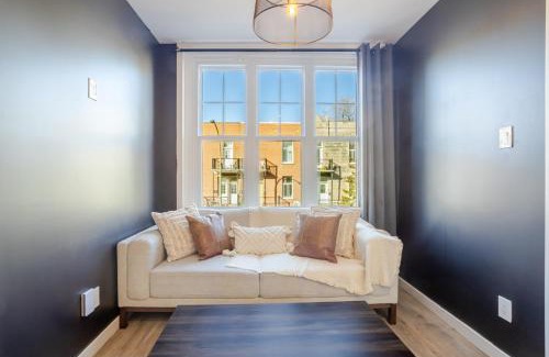 Plateau Mont Royal Apartment | The Perfect Downtown Hideaway