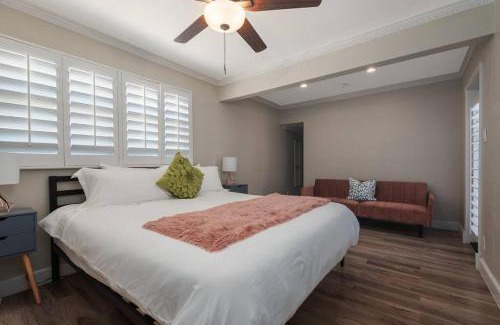 Indio House | The Pink Cactus - Desert Retreat - Luxe Pool, Golf & Game Room