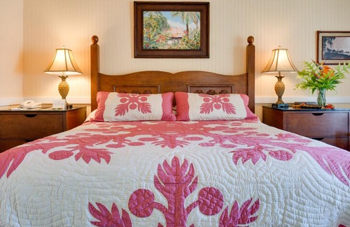 Historic Lahaina Front Street Hotel | The Plantation Inn - Free Breakfast