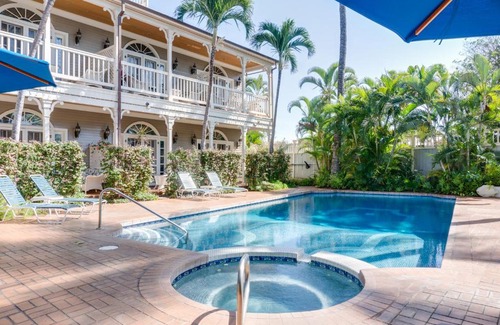 Historic Lahaina Front Street Hotel | The Plantation Inn - Free Breakfast