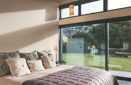 Pigeon Bay House | The Point - Pigeon Bay Accommodation