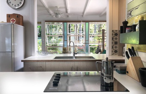 Port Douglas House | The Port Douglas Artists' Nook