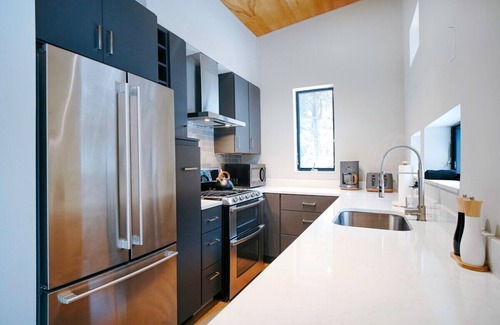 Jamaica House | The Post Haus: one-of-a-kind modern VT experience