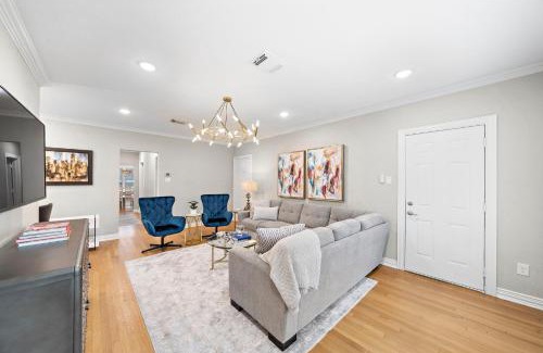 South Central Houston Apartment | The Queen’s Gambit II