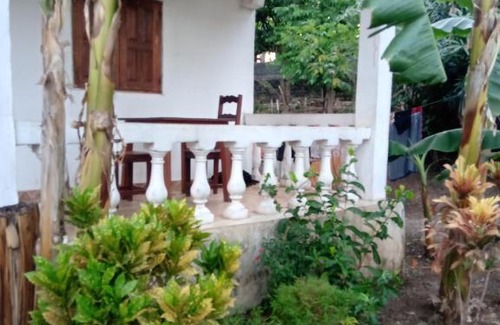Djamandjary Bed & Breakfast | THE RED QUEEN