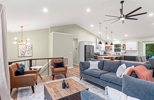 Harrisburg House | The Respite: Spacious beautiful new build, sleeps 8-10. 7 minutes from Hershey.