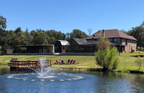 Hempstead House | The Retreat at Hempstead - Lodging & Events! Sleeps 28, Events up to 100 guests.