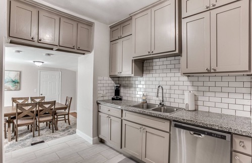 Granbury House | The Retreat on Rucker