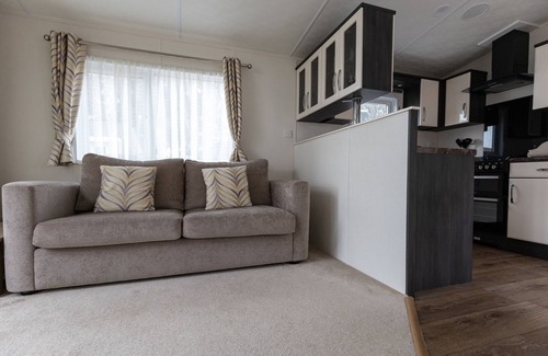 Mudeford Cottage | The Retreat, Sandhills Holiday Park by the beach in Mudeford