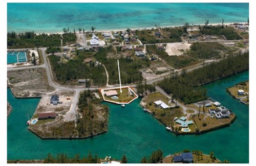 Smith's Point Villa | The Retreat, with pool, boats welcomed, short walk to Taino Beach.