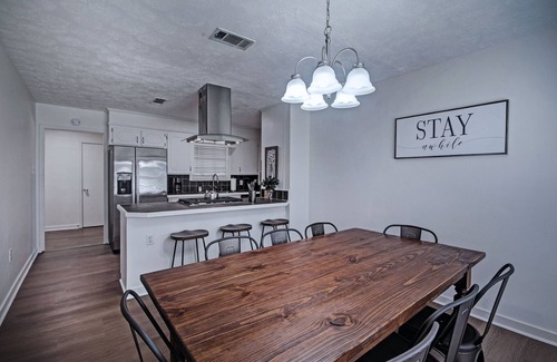 Flowood House | The Rez Retreat - King Beds