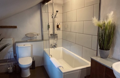 Newark House | The Riverside Rooms