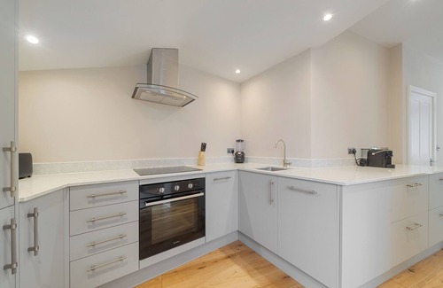 Surrey Docks Apartment | The Riverwalk Residence – 2 Bed Apartment - London