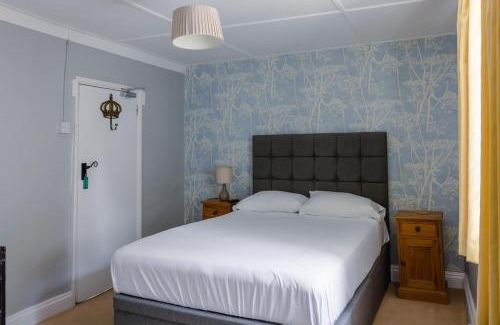 Waterrow Hotel | The Rock Inn