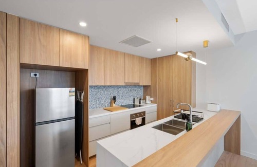 Kangaroo Point Apartment | The Roocrest - Kangaroo Point Brand New LUX 2BR *Parking/Netflix*