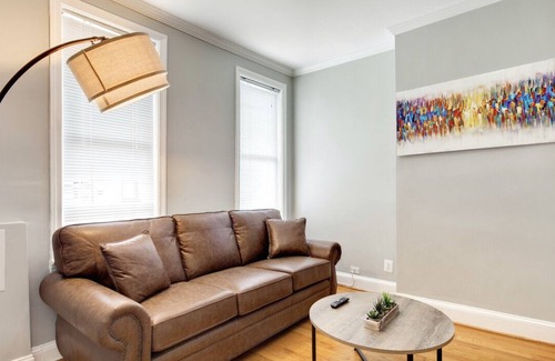H Street Corridor Bed & Breakfast | THE ROSE GARDEN! CAPITAL HILL, H st, Union Station Unit A