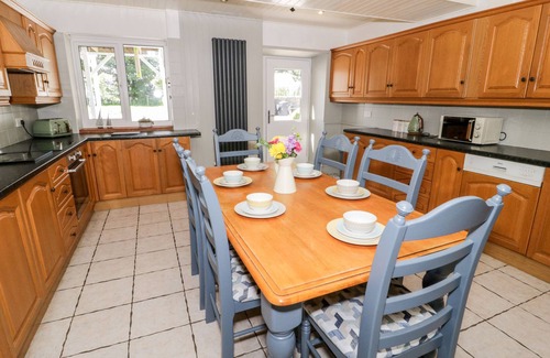Moelfre Cottage | THE ROYAL CHARTER HOLIDAY LET, family friendly in Moelfre