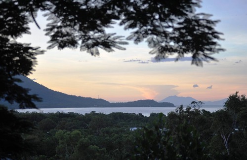 Trinity Beach House | The Sanctuary Retreat
