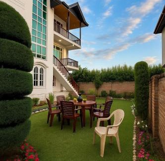 Nishat-Shalimar House | The Shesh Bagh Boutique - Garden Stay Near Dal Lake & Mughal Garden