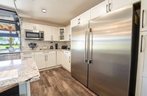 Nashport House | The Shome-3-bedroom barn on 10 acres in peaceful Thornville with AC, WiFi