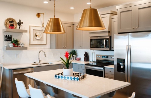 Washington Fields House | The Show House | Cinematic Mountain Views & Movie-Themed Getaway – Kid-Friendly!