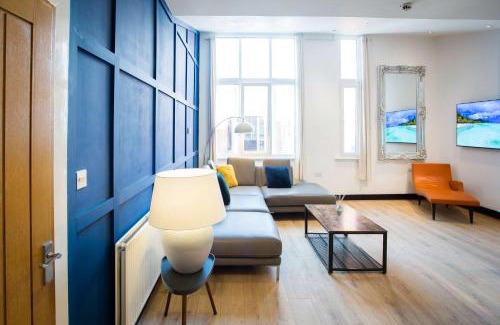 Warrington Apartment | The Skylight Suite by The Hive WA1