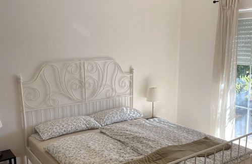 Ludwigshafen Apartment | "The snail shell" - lake view and pool