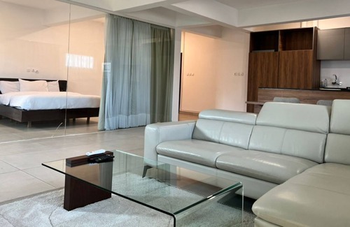 Cocody Apartment | THE SPACEROOM | BEAUTIFUL LOFT