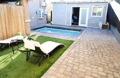 Gateway District Cottage | The Splash Suite