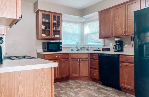 Champaign House | The Springfield: 2br - 1bth - 4 guests