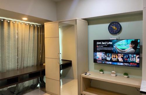 Siwalankerto Apartment | The Square - King Suite - Apartemen Service - 2Person - NetFlix Wifi - Near Petra Campus