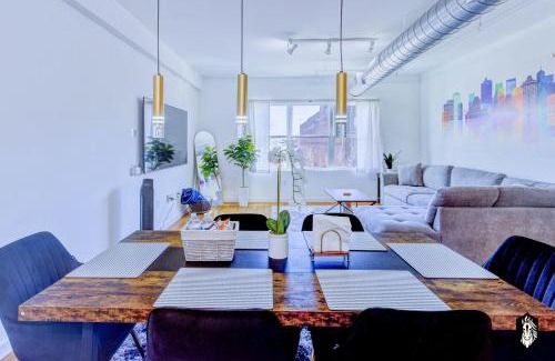 Downtown Memphis Apartment | The Stallion #301 - Walk to attractions, Modern Luxe Loft in Downtown Memphis with free covered gated parking