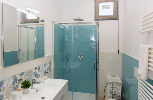 San Lazzaro House | The street of the stars house in the center with all the comforts