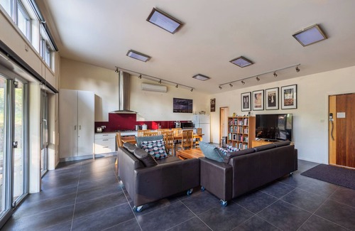 Darley House | The Studio in Bacchus Marsh for up to 8 guests