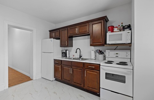 Queens Square Apartment | The Suites on Olde king Square Downtown Chtown