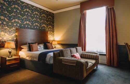 Lancaster Hotel | The Sun Hotel & Bar
