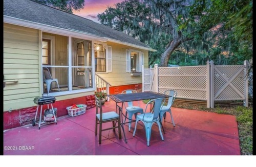 Daytona Beach Cottage | The Sun Kissed Cottage (minutes from the beach!)