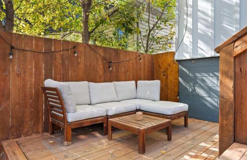 Sunnyside House | The Sunday Charming Private Suite in Calgary