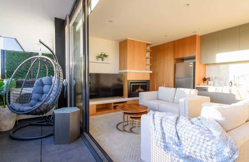 Northcote Apartment | The Sunset Suite | City & Sunset Views