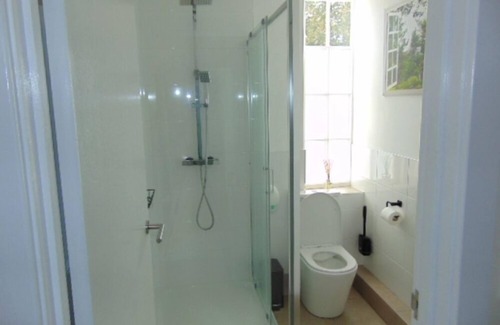 Loughborough Bed & Breakfast | The Three Crowns