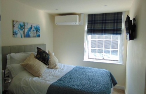 Loughborough Bed & Breakfast | The Three Crowns