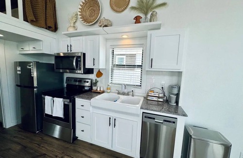 Austin Apartment | The Tiny Studio with Office