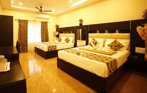 Kovalam Hotel | The Travancore Palace Beach Resort