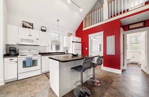 Cherry Valley House | The Tree Frog - 12 Pine Forest