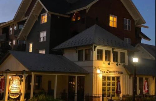 Snowshoe Apartment | 'The Treehouse' at Snowshoe - Village & Slope View