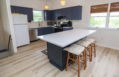 Ocean Sands House | The Treehouse - Cozy Oceanside 4 BR Beach House with Community Tennis access - Dogs Allowed