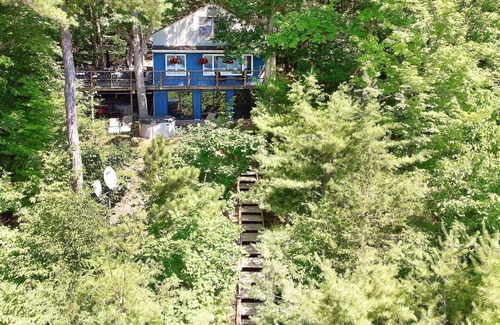 Holcomb Cottage | The Treehouse on Canandaigua Lake-5+ bdrms, Hot Tub, fireplace,large deck, games