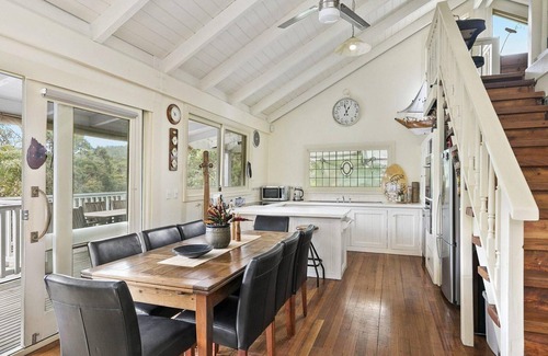 Lorne House | The Treehouse - Stunning Otway Surrounds, Pets & Free WIFI