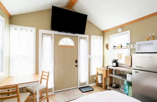 Ashburn House | The Ultimate Eco-Friendly Tiny House Experience!