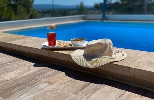 Vedene Villa | THE VIEW Californian villa with suspended pool